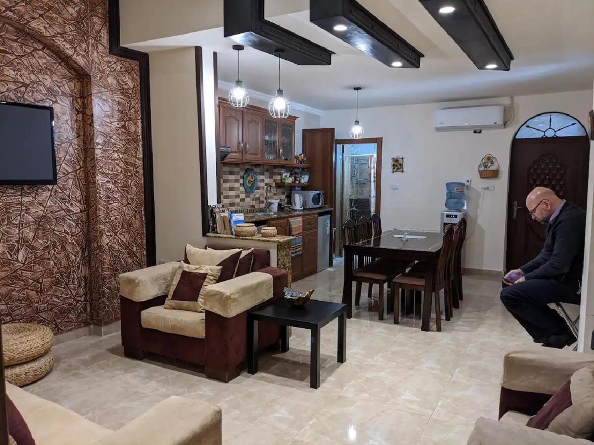 Khirfan Crown Houses -Downtown Аман Екстериор снимка
